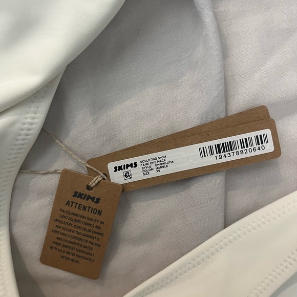 NWT SKIMS MARBLE SHAPING SWIM ONE PIECE - Picture 5 of 6